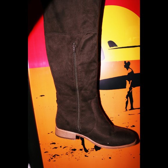 Journee Collection Mount Over The Knee Boot / 7.5 - Picture 4 of 5